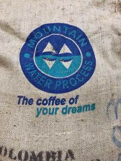 コロンビア マウンテンウォーター　デカフェ　カフェイン99.9％除去